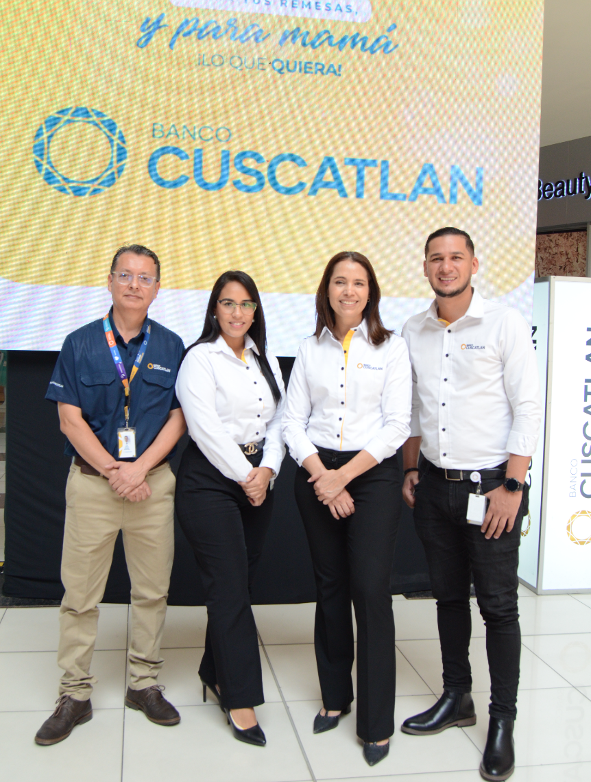 Banco CUSCATLAN premia a sus clientes de Remesas con certificados de regalos para Mamá