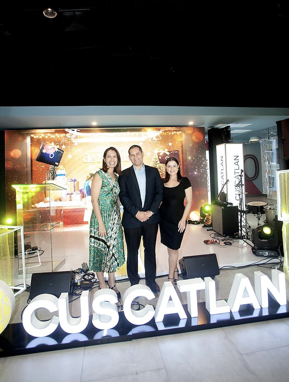 Las Tarjetas de Crédito MultiPuntos© CUSCATLAN dibujarán una sonrisa en todos sus tarjetahabientes esta Navidad